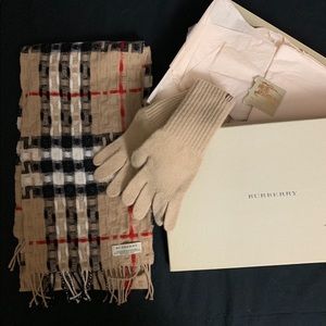 Burberry scarf & glove set -authentic 10% cashmere